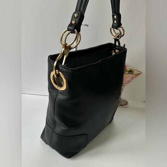 Elegant Black Faux Leather Shoulder Bag - Picture 3 of 13